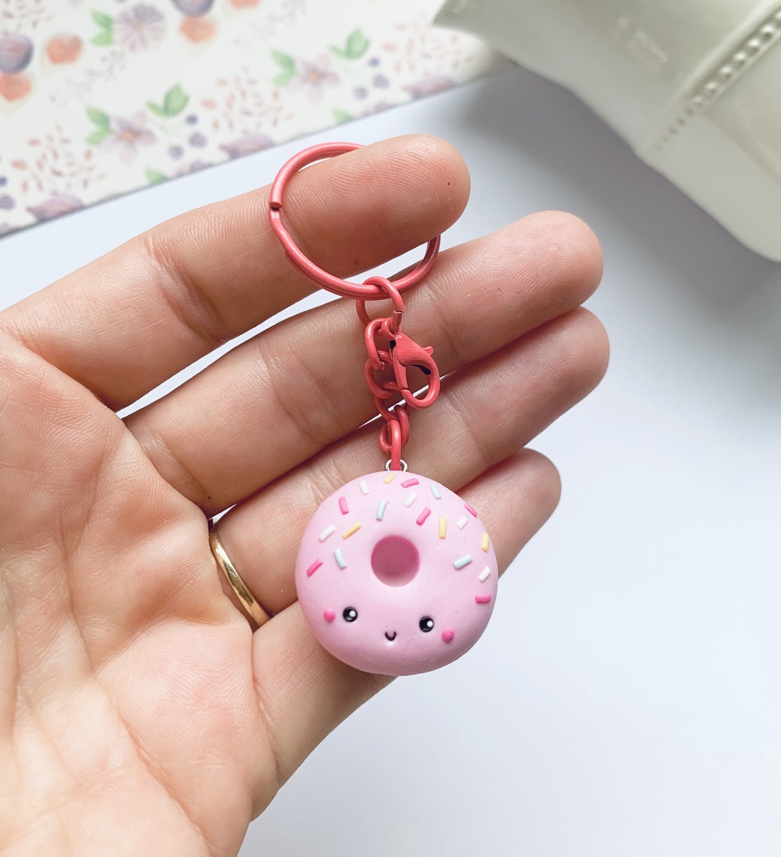 Breloc Gogosica - genți și portofele - accesorii genți - breloc - Artynos.ro