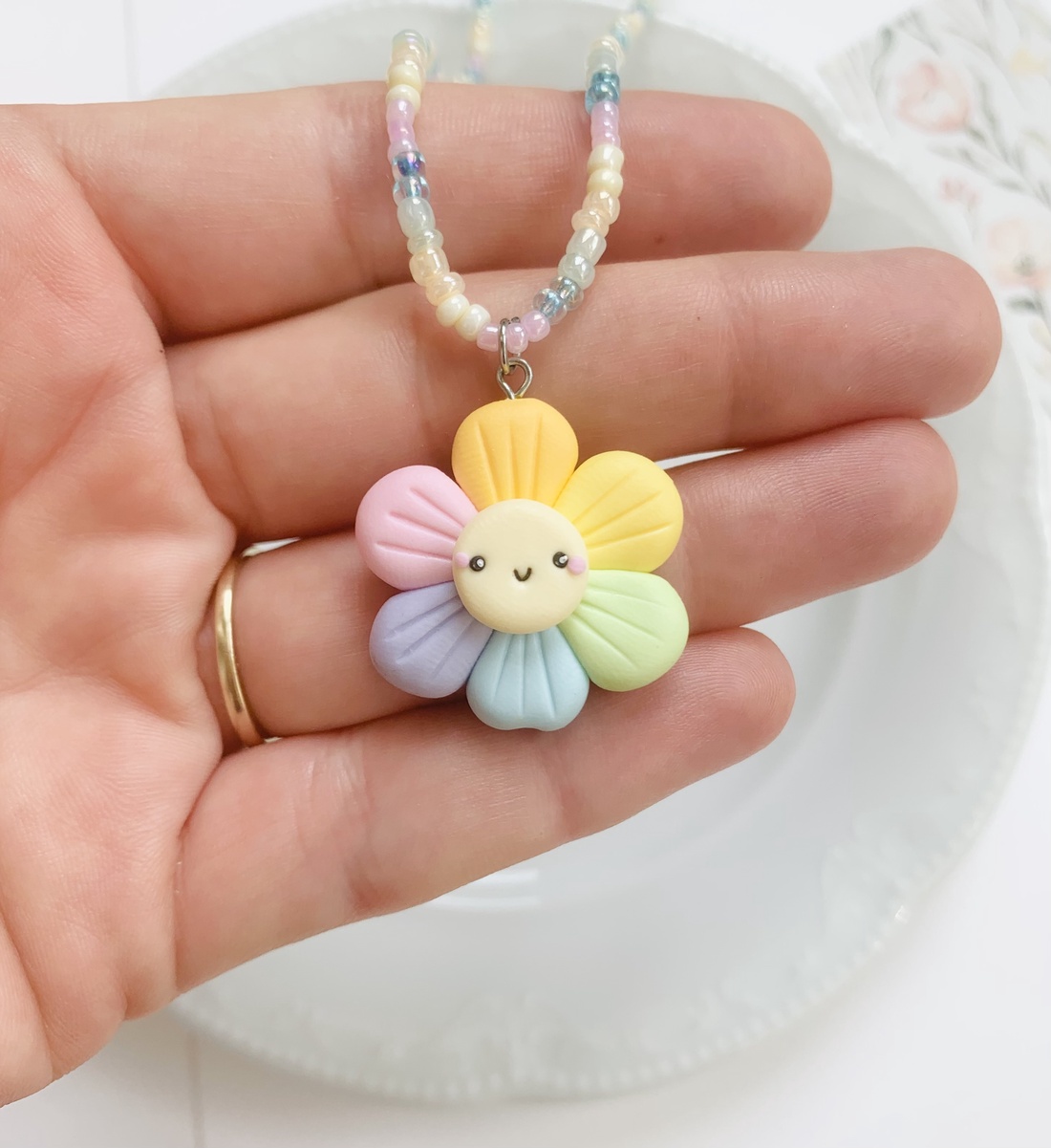 Colier floricica colorata - crăciun - cadouri de moș crăciun - cadouri de moș crăciun - Artynos.ro