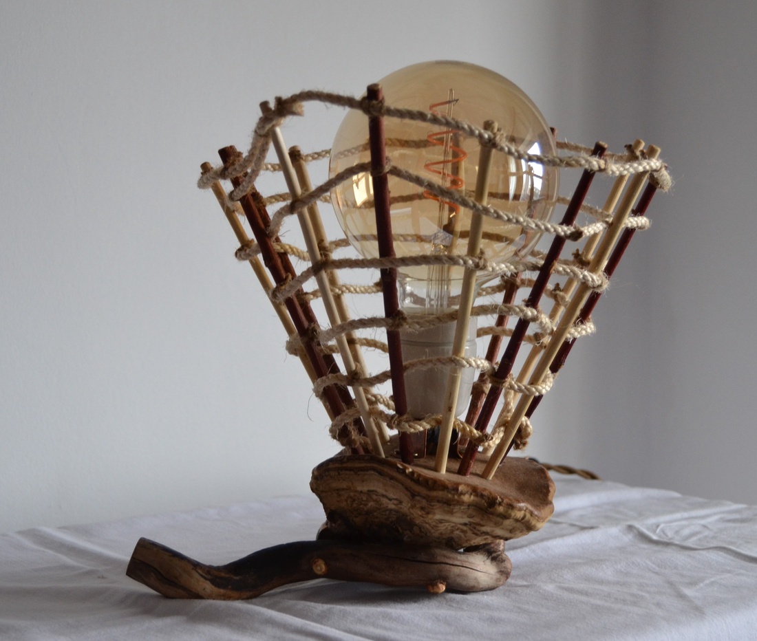 Lotus - casă & stil de viață - lămpi și corpuri de iluminat - lampă de masă - Artynos.ro