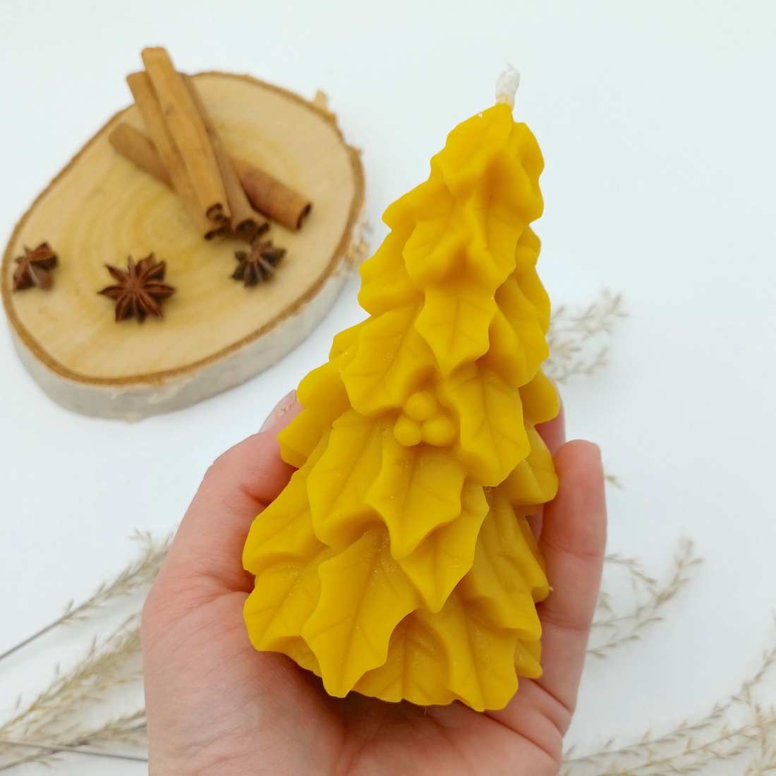 Lumanare din ceara naturala de albine, in forma de brad, cu fructe de paducel - casă & stil de viață - lumânări, parfumuri, arome - lumânare - lumânări artizanale - Artynos.ro Lumanare din ceara naturala de albine, in forma de brad, cu fructe de paducel - casă & stil de viață - lumânări, parfumuri, arome - lumânare - lumânări artizanale - Artynos.ro