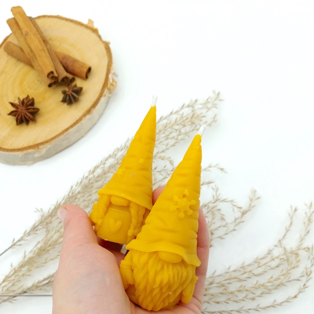 Lumanari din ceara naturala de albine, in forma de gnomi (El si Ea) - casă & stil de viață - lumânări, parfumuri, arome - lumânare - lumânări artizanale - Artynos.ro