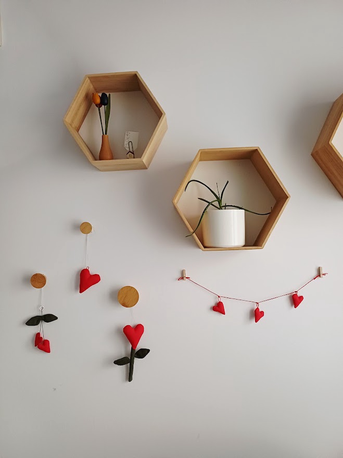 Ghirlandă handmade cu 3 inimioare din material textil � decor - casă & stil de viață - echipament pentru camera copiilor - decorațiuni de cameră - Artynos.ro