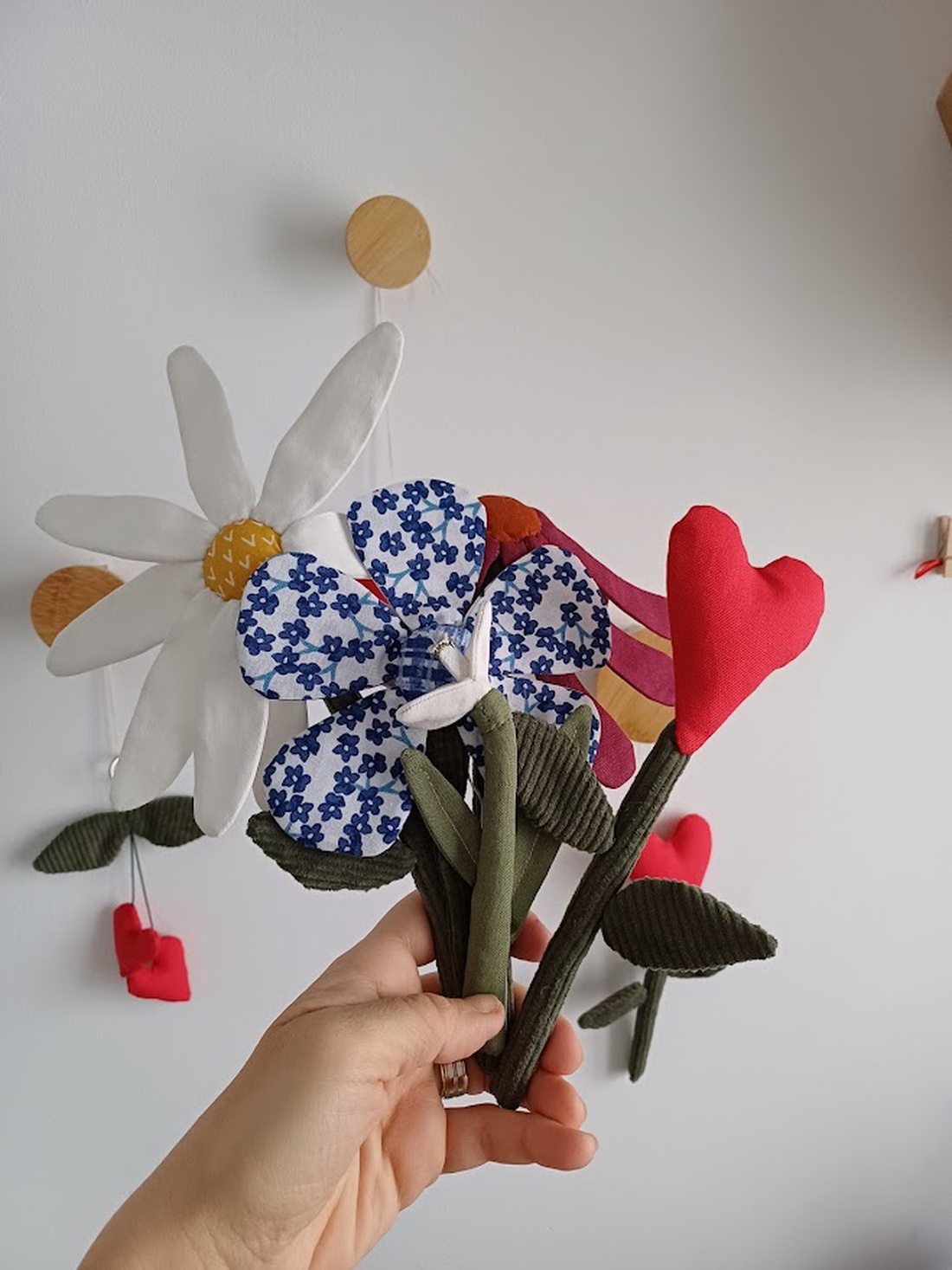 Flori textile handmade - casă & stil de viață - decorațiuni de casă - accesorii florale - flori la fir - Artynos.ro