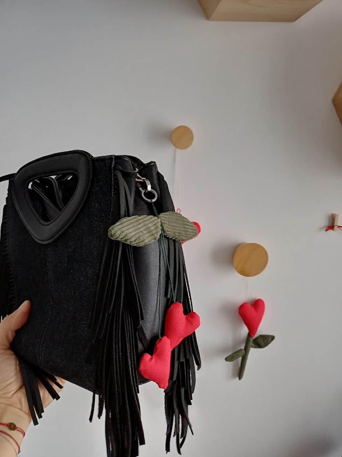 Breloc inimioare handmade din material textil - charm pentru poșetă sau rucsac - genți și portofele - accesorii genți - breloc - Artynos.ro