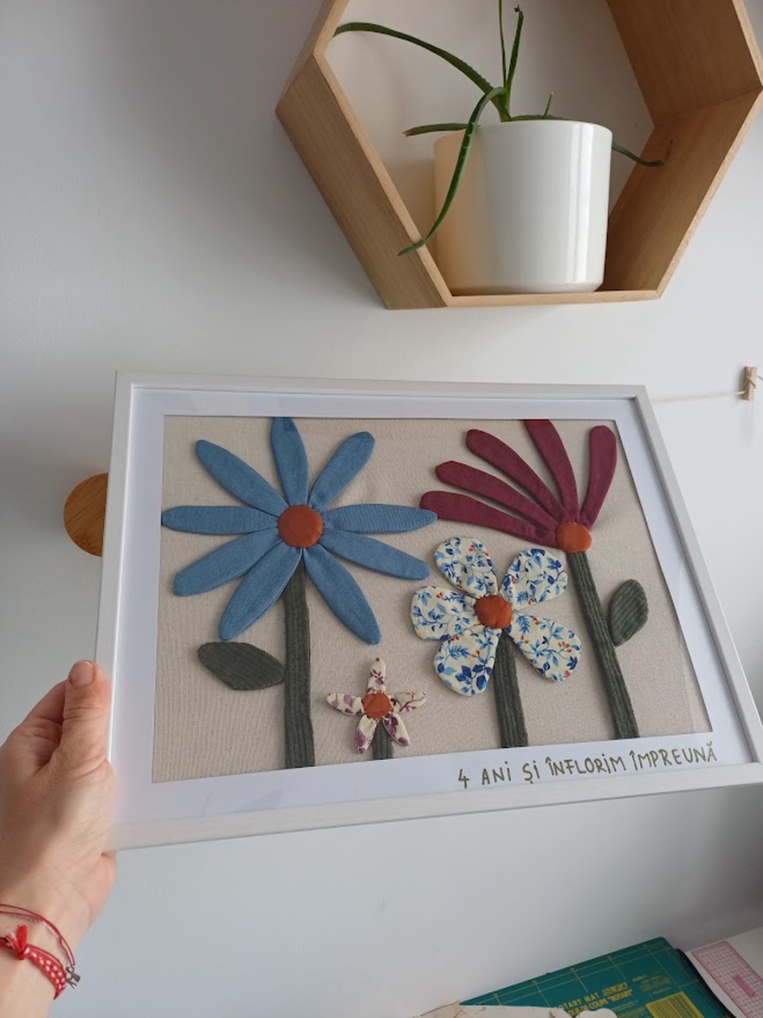 Tablou flori textile handmade - accesorii nuntă - amintiri și cadouri de nuntă - albume foto de nuntă - Artynos.ro