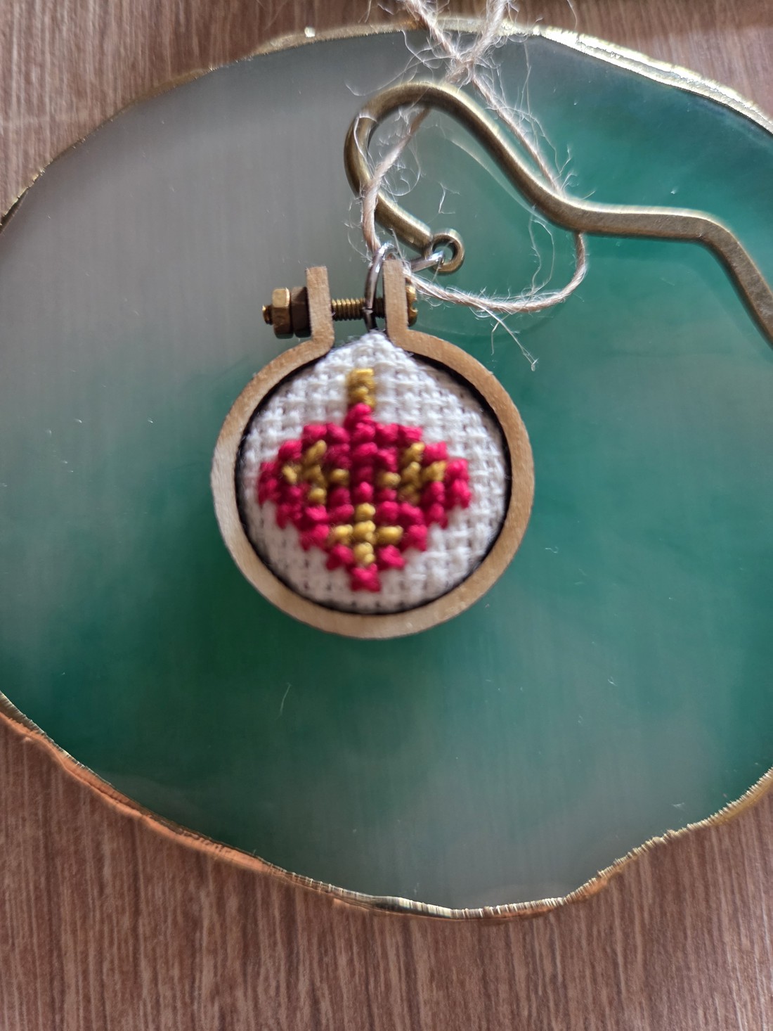 Metal marcaj ornament pom de Crăciun - cărți și creații cu tematică muzicală, cadouri - semn de carte - Artynos.ro