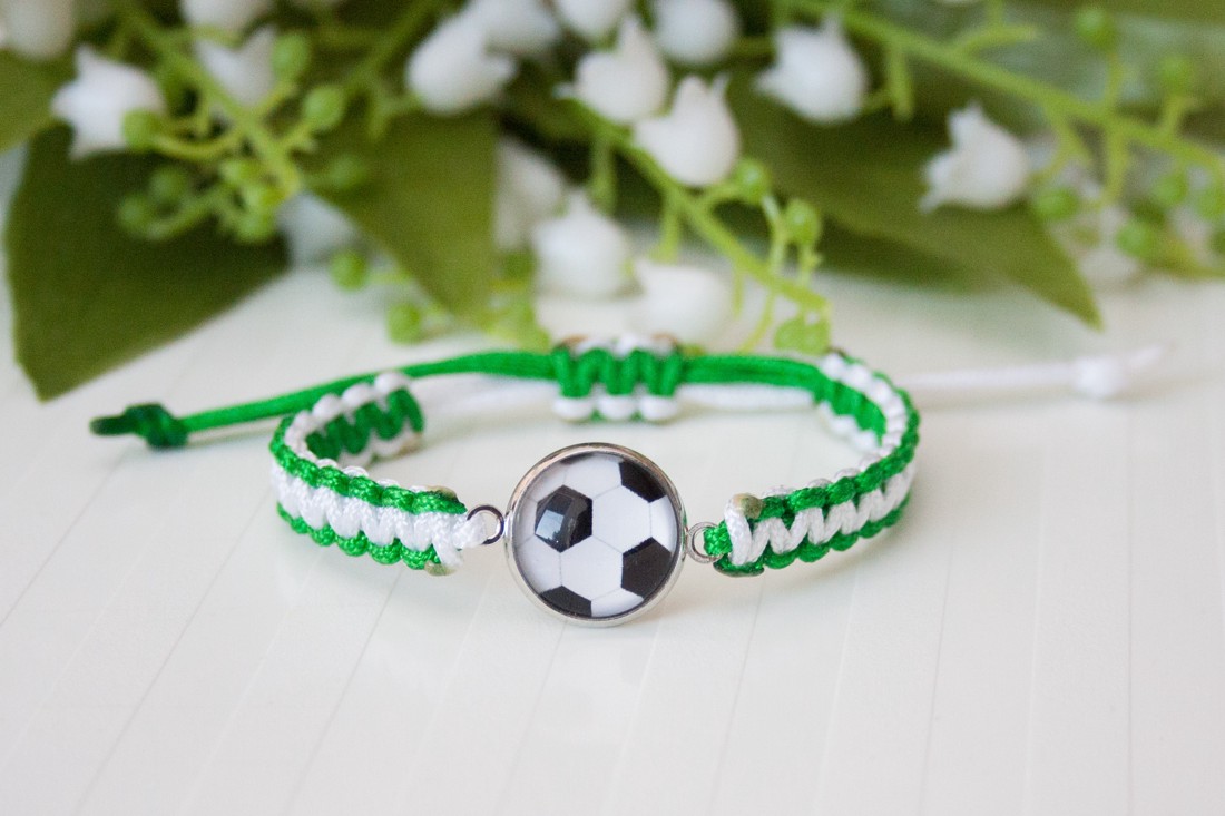 Brățară macramé împletită pentru copii - fotbal verde și alb Fradi -  - Artynos.ro