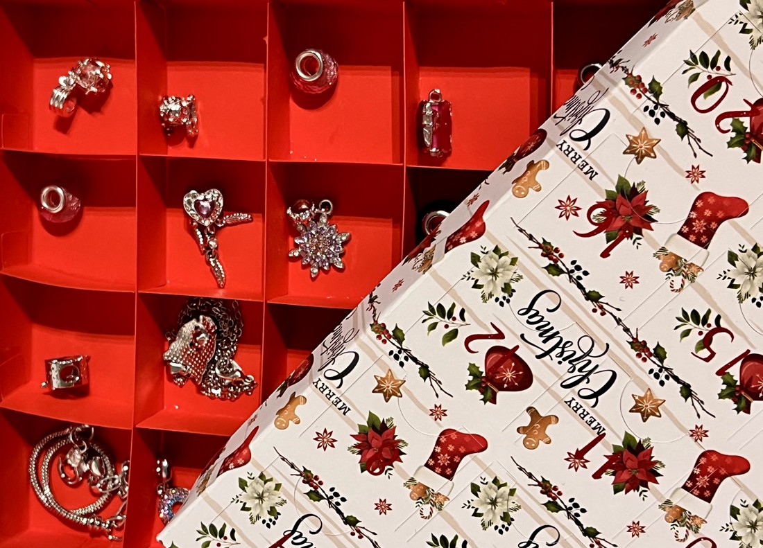Calendar de Advent al brățărilor cu farmec - crăciun - decorațiuni de advent - calendar de advent - Artynos.ro
