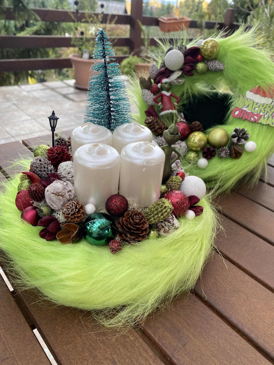 Ușă de Crăciun Grinch și coroană de Advent  -  - Artynos.ro