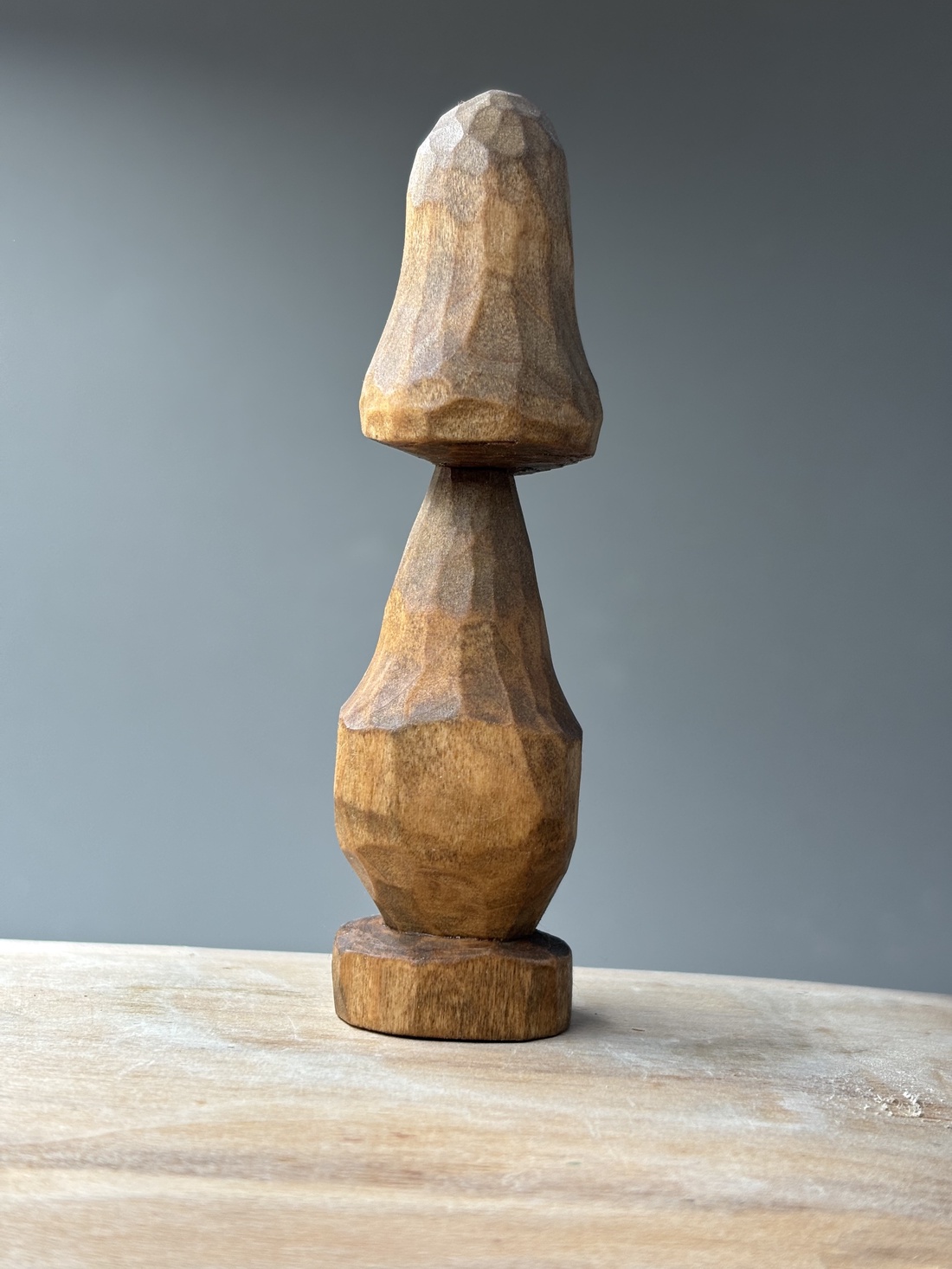 Ciupercuță zâmbitoare - figurină unicat - arte vizuale și accesorii - sculptură - statuie lemn - Artynos.ro Ciupercuță zâmbitoare - figurină unicat - arte vizuale și accesorii - sculptură - statuie lemn - Artynos.ro