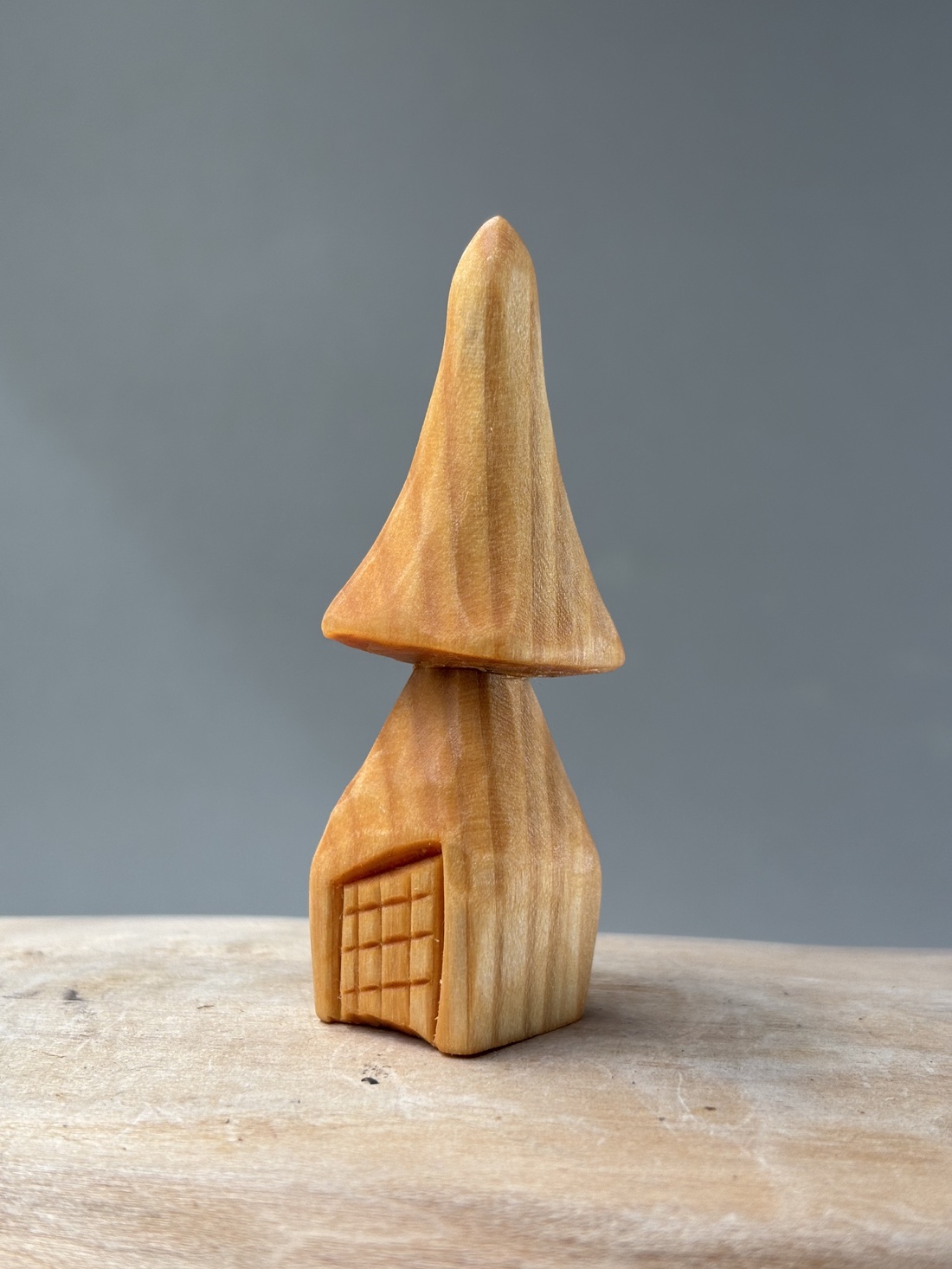 Ciupercuță Căsuță din Lemn de Tei Sculptură Unicat - arte vizuale și accesorii - sculptură - statuie lemn - Artynos.ro Ciupercuță Căsuță din Lemn de Tei Sculptură Unicat - arte vizuale și accesorii - sculptură - statuie lemn - Artynos.ro