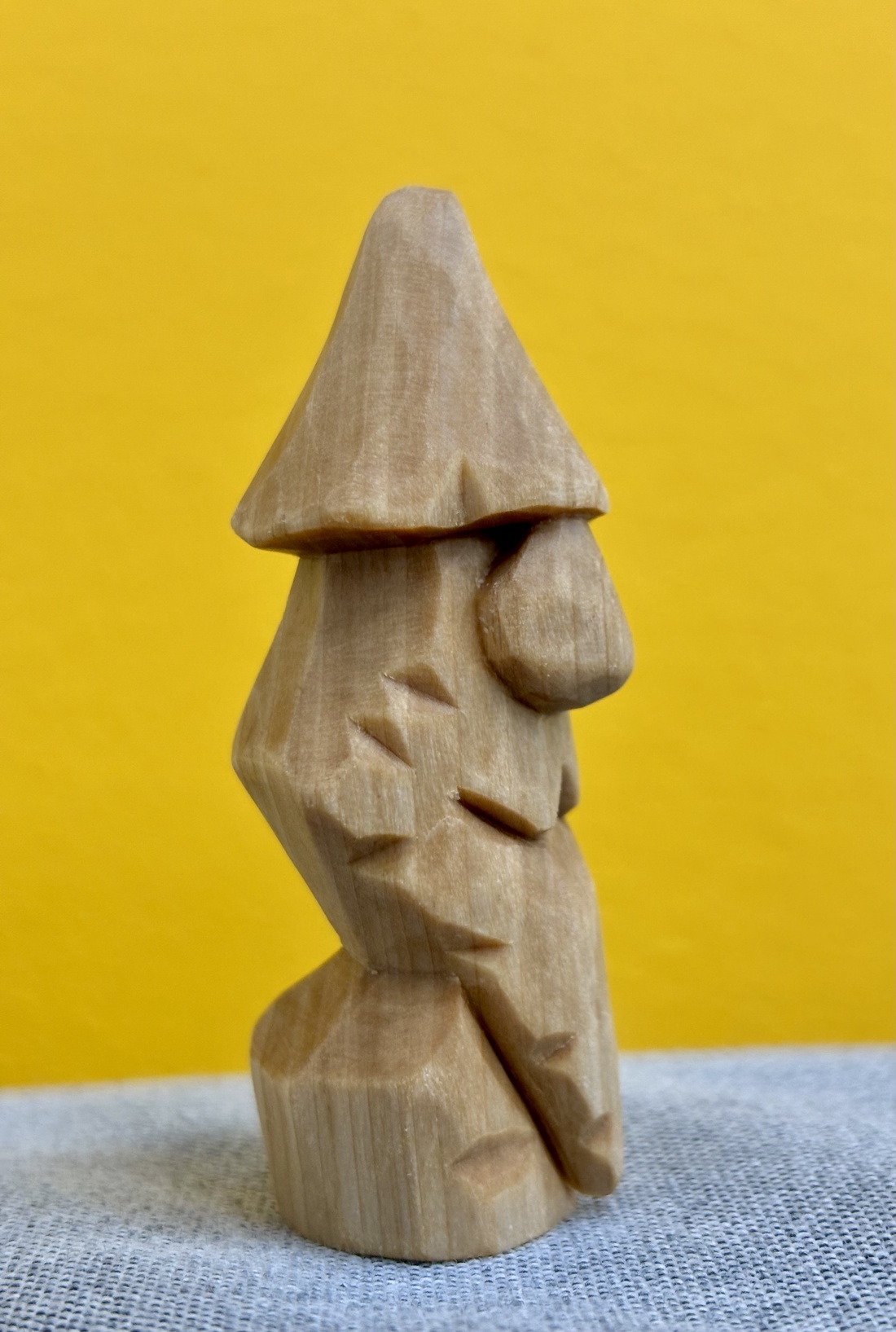 Gnom din lemn de tei sculptură decorativă handmade - accessorii și unelte - accesorii decorative - figurine - Artynos.ro Gnom din lemn de tei sculptură decorativă handmade - accessorii și unelte - accesorii decorative - figurine - Artynos.ro