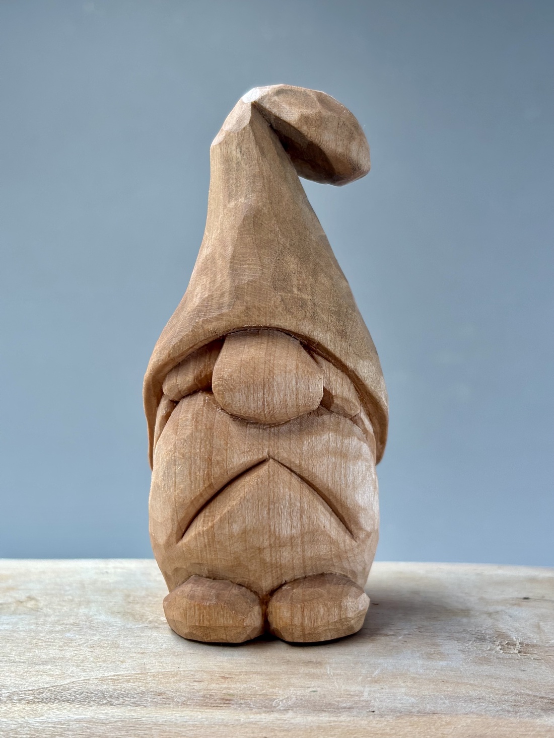 Gnom din lemn de tei sculptură rustică - accesorii de crăciun - cadou tematic de moș crăciun, decorațiuni - decor de interior moș crăciun - Artynos.ro Gnom din lemn de tei sculptură rustică - accesorii de crăciun - cadou tematic de moș crăciun, decorațiuni - decor de interior moș crăciun - Artynos.ro