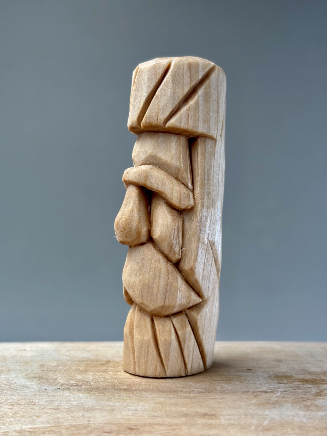Figurină artizanală din lemn de tei Chip bărbătesc sculptat manual - accessorii și unelte - accesorii decorative - figurine - Artynos.ro Figurină artizanală din lemn de tei Chip bărbătesc sculptat manual - accessorii și unelte - accesorii decorative - figurine - Artynos.ro