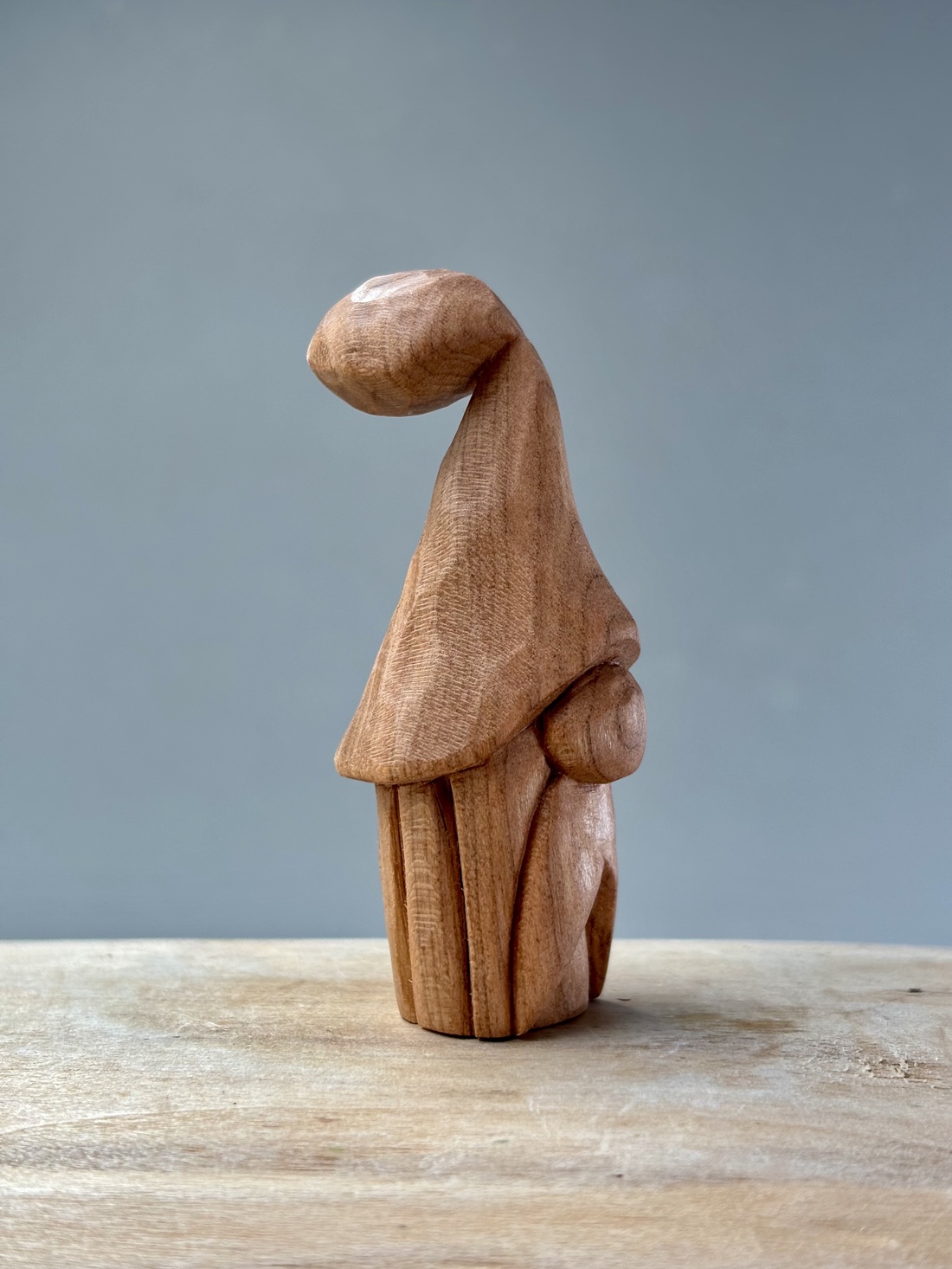 Gnom mic sculptat manual din lemn de cireș - accesorii de crăciun - cadou tematic de moș crăciun, decorațiuni - cadouri de moș crăciun - Artynos.ro Gnom mic sculptat manual din lemn de cireș - accesorii de crăciun - cadou tematic de moș crăciun, decorațiuni - cadouri de moș crăciun - Artynos.ro