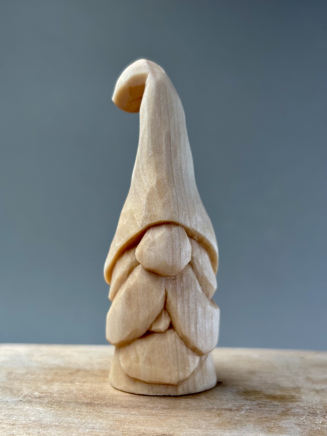 Gnom mustăcios din lemn de tei - accesorii de crăciun - cadou tematic de moș crăciun, decorațiuni - decor de interior moș crăciun - Artynos.ro Gnom mustăcios din lemn de tei - accesorii de crăciun - cadou tematic de moș crăciun, decorațiuni - decor de interior moș crăciun - Artynos.ro