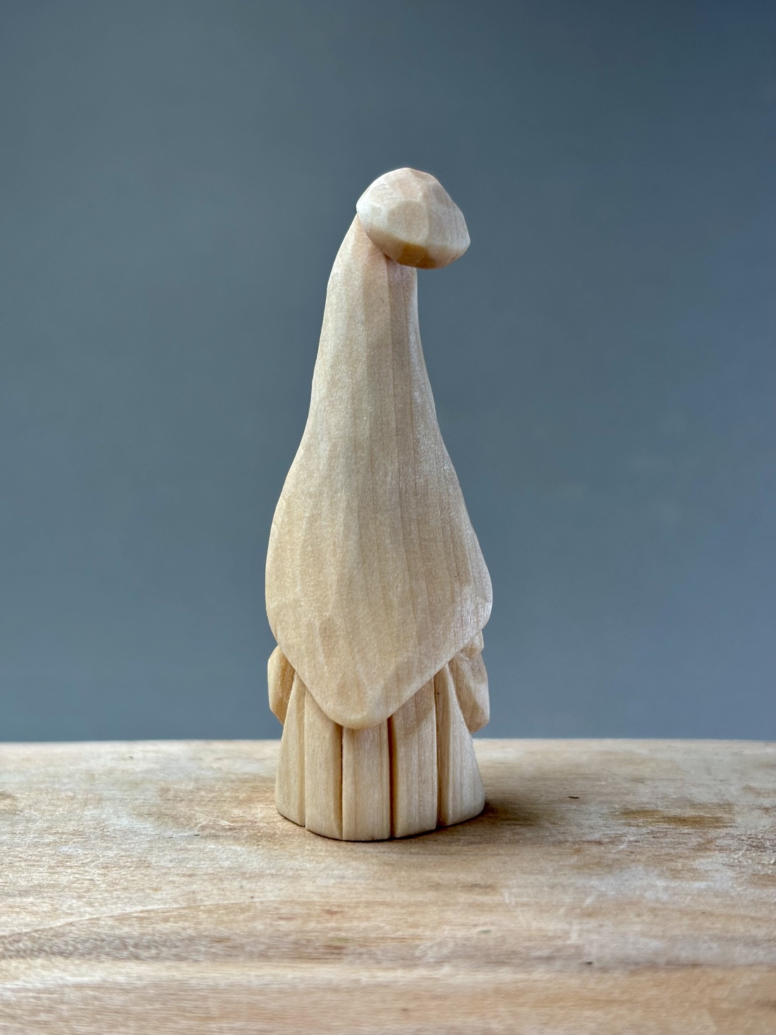 Gnom mustăcios din lemn de tei - accesorii de crăciun - cadou tematic de moș crăciun, decorațiuni - decor de interior moș crăciun - Artynos.ro Gnom mustăcios din lemn de tei - accesorii de crăciun - cadou tematic de moș crăciun, decorațiuni - decor de interior moș crăciun - Artynos.ro
