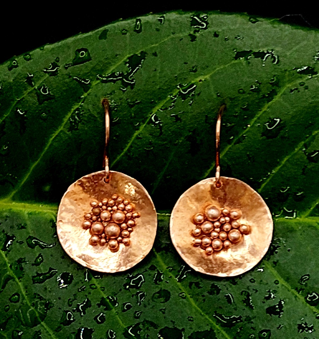 Cercei Berry în cupru - bijuterii - cercei hoops - Artynos.ro Cercei Berry în cupru - bijuterii - cercei hoops - Artynos.ro