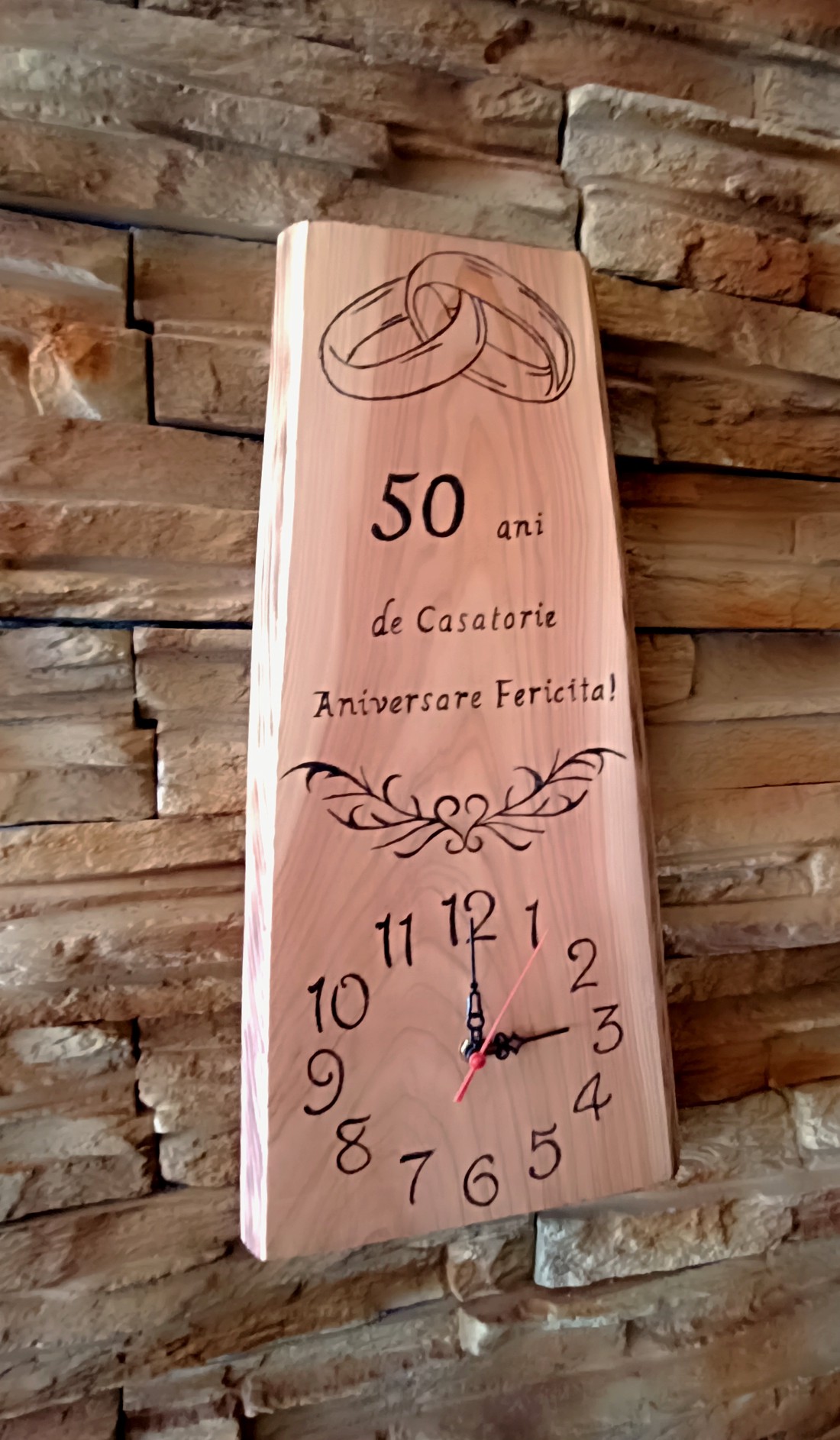 Ceas de perete din lemn pentru a 50-a aniversare a nunții în limba română - casă & stil de viață - accesorii pentru decorat casa - decorațiuni de pereți, decorațiuni suspendate - ceasuri de perete - Artynos.ro Ceas de perete din lemn pentru a 50-a aniversare a nunții în limba română - casă & stil de viață - accesorii pentru decorat casa - decorațiuni de pereți, decorațiuni suspendate - ceasuri de perete - Artynos.ro