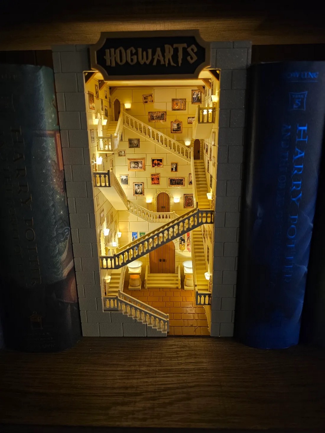 Harry Potter Bookend / Decorare raft - casă & stil de viață - accesorii pentru decorat casa - decorațiuni de masă și decorațiuni pentru rafturi - decorațiuni de masă - Artynos.ro Harry Potter Bookend / Decorare raft - casă & stil de viață - accesorii pentru decorat casa - decorațiuni de masă și decorațiuni pentru rafturi - decorațiuni de masă - Artynos.ro