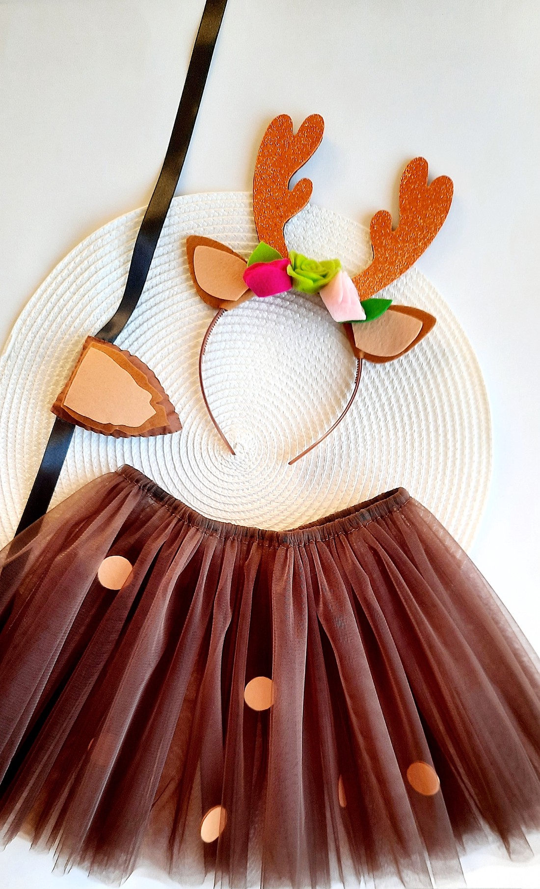 Costum de carnaval cu coadă de căprioară și fustă - îmbrăcăminte și modă - costume și măști de carnaval - costume - Artynos.ro Costum de carnaval cu coadă de căprioară și fustă - îmbrăcăminte și modă - costume și măști de carnaval - costume - Artynos.ro