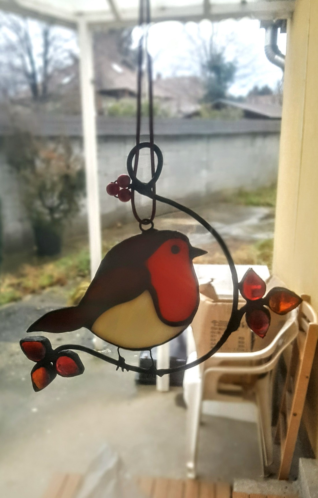Decorare fereastră Redbreast - - Artynos.ro Decorare fereastră Redbreast - - Artynos.ro