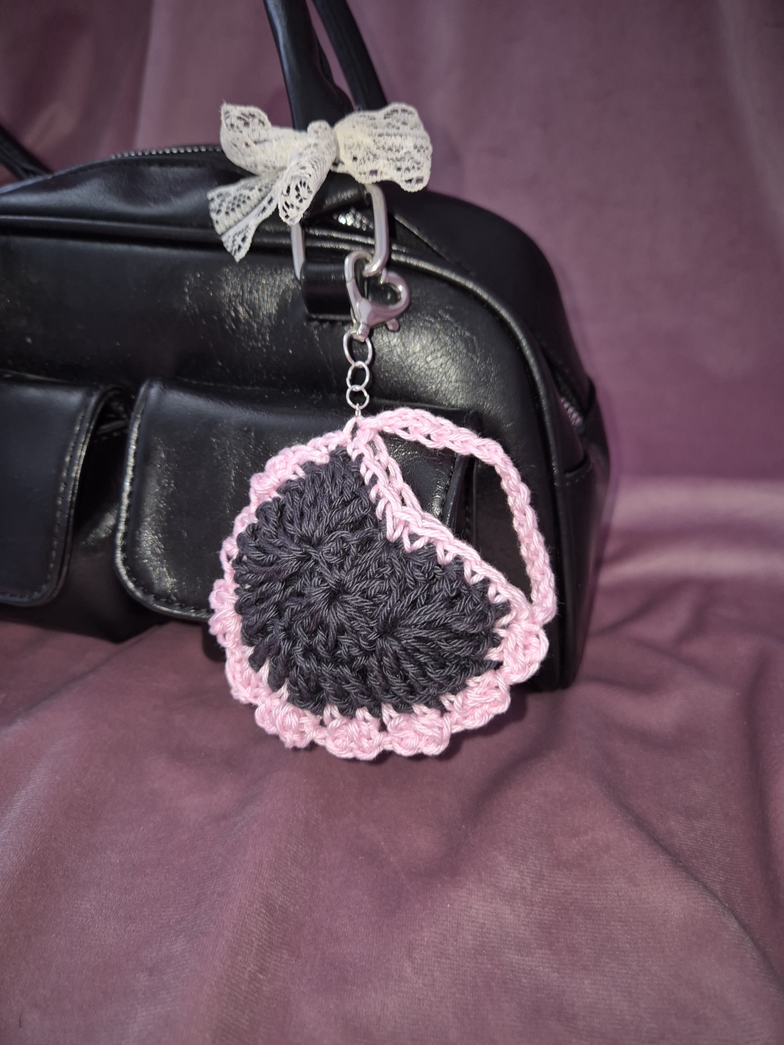 Keychain gentuta in forma de inimioara - geantă și husă - accesorii genți - breloc - Artynos.ro Keychain gentuta in forma de inimioara - geantă și husă - accesorii genți - breloc - Artynos.ro