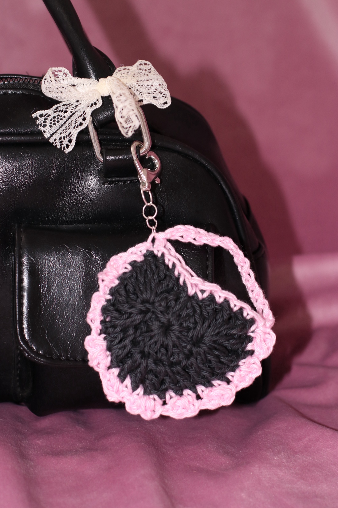 Keychain gentuta in forma de inimioara - geantă și husă - accesorii genți - breloc - Artynos.ro Keychain gentuta in forma de inimioara - geantă și husă - accesorii genți - breloc - Artynos.ro