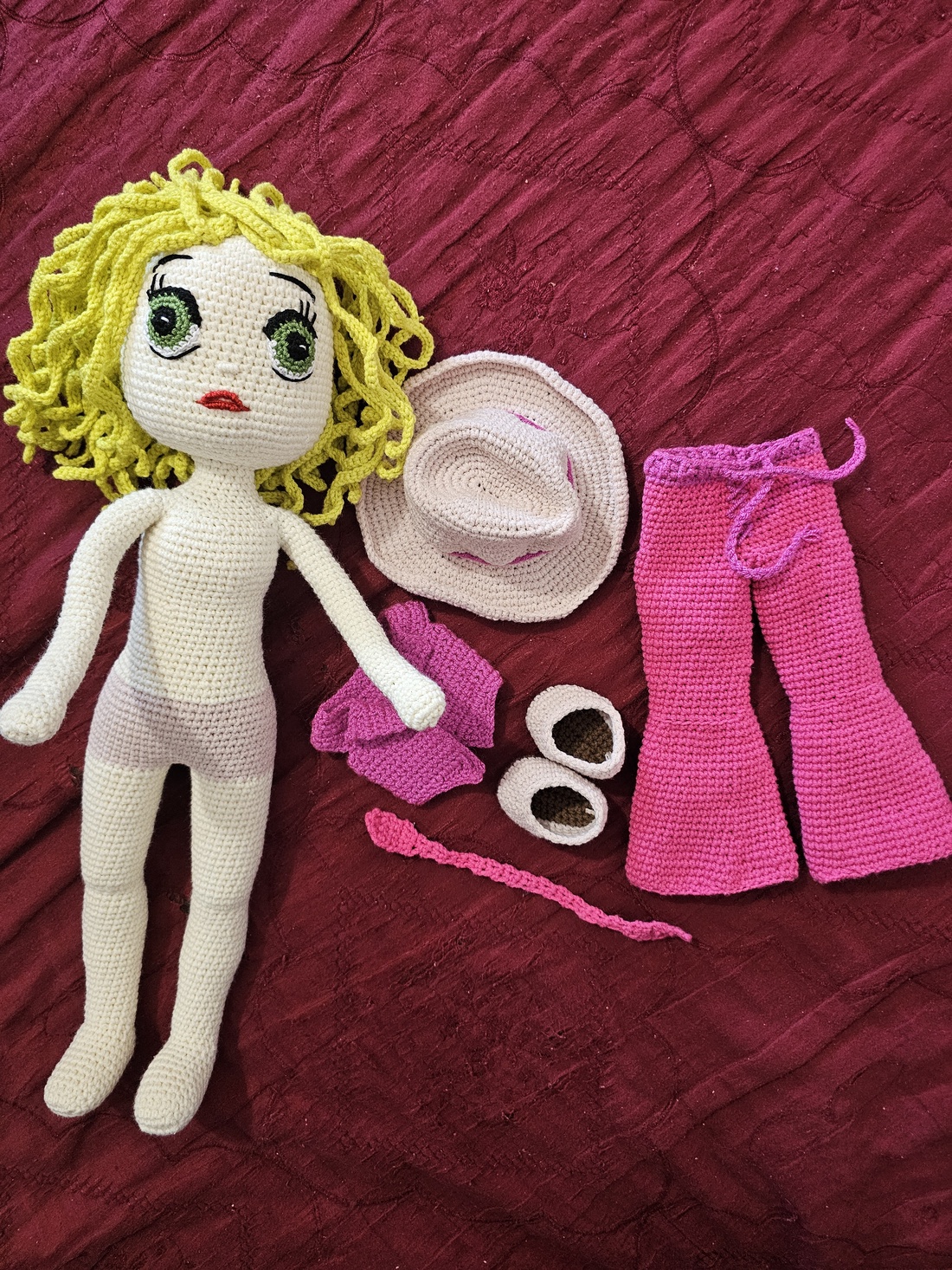 Păpușa Barbie - jucării și echipamente pentru copii - plușuri - păpușă croșetată, păpușă de pluș - Artynos.ro Păpușa Barbie - jucării și echipamente pentru copii - plușuri - păpușă croșetată, păpușă de pluș - Artynos.ro