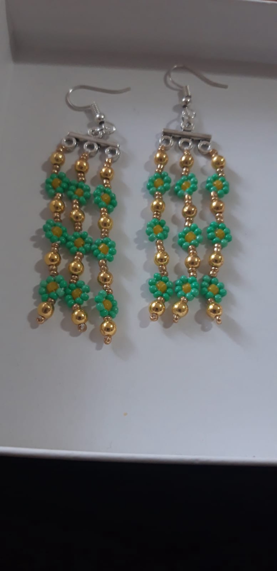Cercei din mărgele - bijuterii - cercei - cercei și ornamente pentru urechi - Artynos.ro Cercei din mărgele - bijuterii - cercei - cercei și ornamente pentru urechi - Artynos.ro