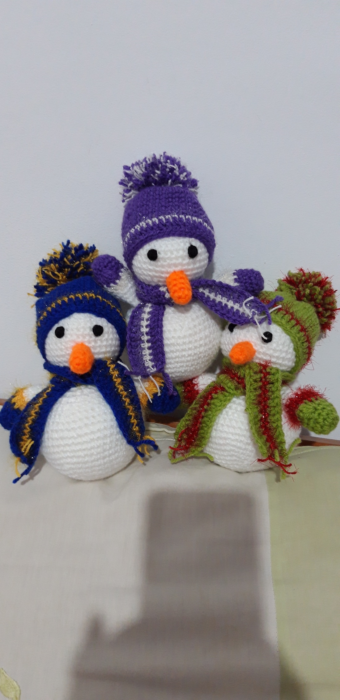 Oameni de zăpadă croșetați  - jucării și echipamente pentru copii - plușuri - personaje de basm din pluș - Artynos.ro