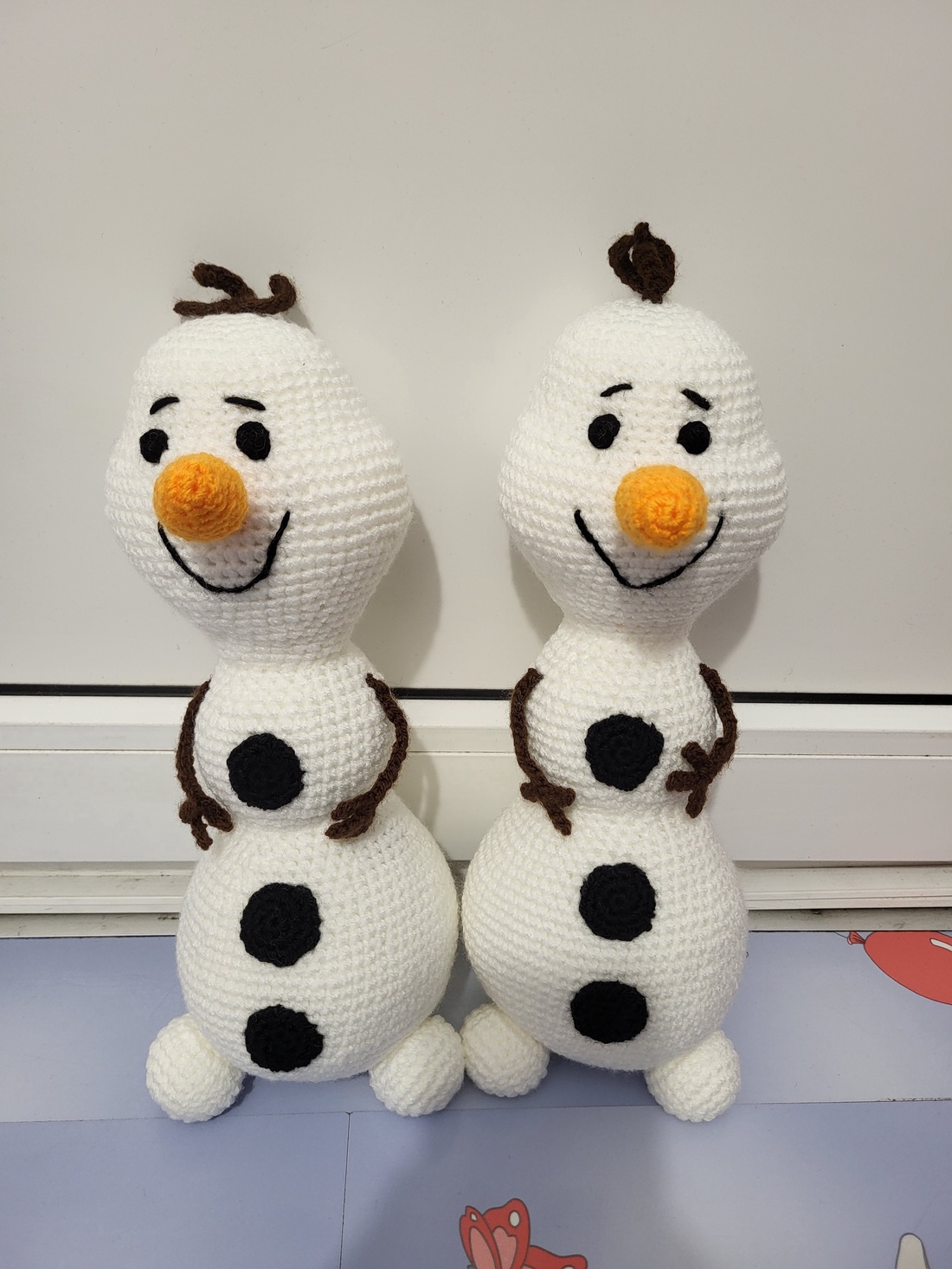 Oameni de zăpadă mari croșetați  - jucării și echipamente pentru copii - plușuri - personaje de basm din pluș - Artynos.ro