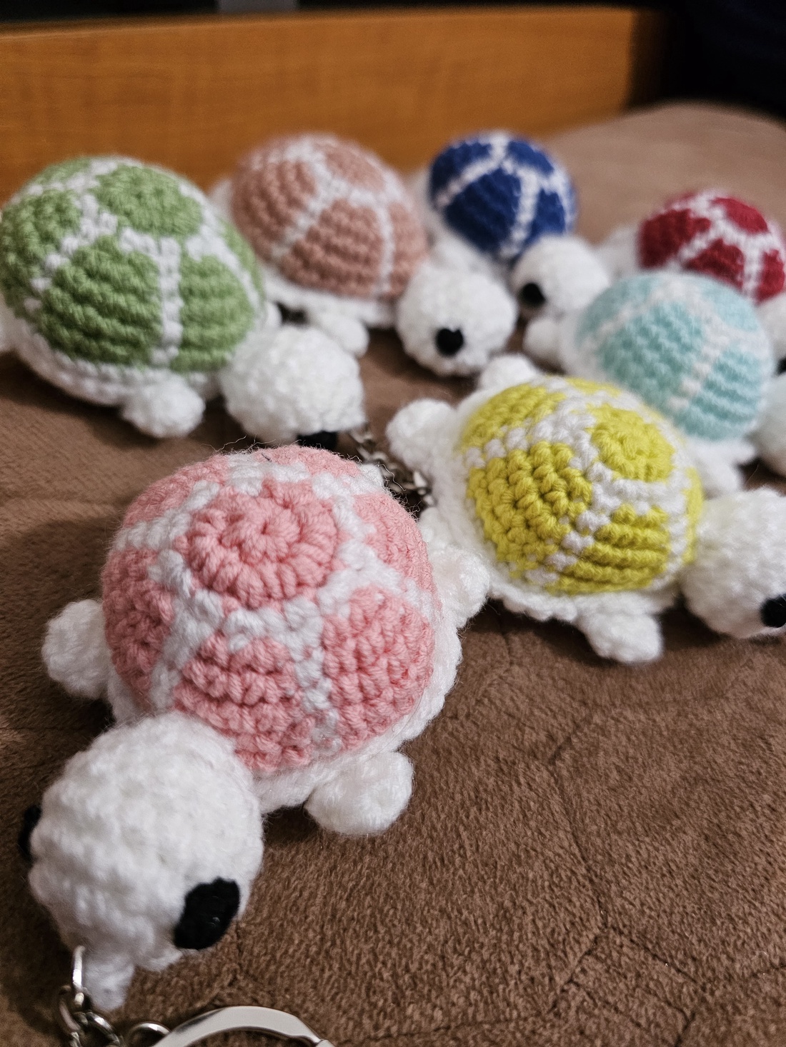 Breloc broscuță țestoasă croșetat - genți și portofele - accesorii genți - breloc - Artynos.ro