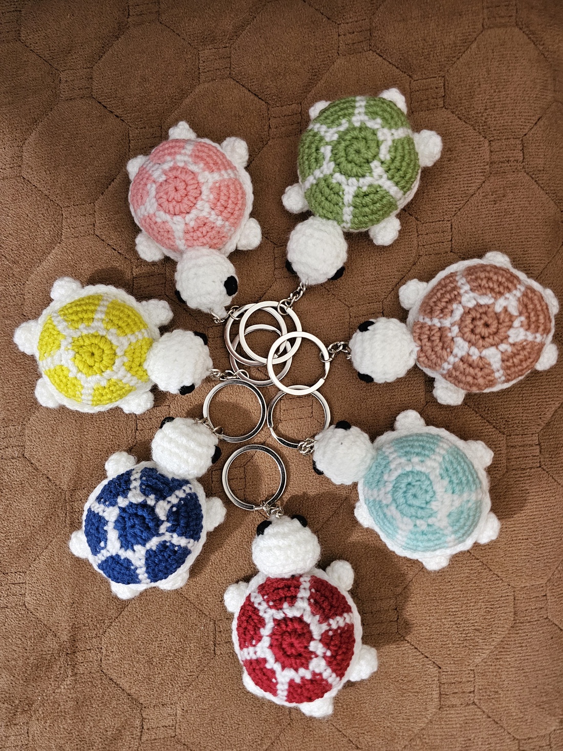 Breloc broscuță țestoasă croșetat - genți și portofele - accesorii genți - breloc - Artynos.ro