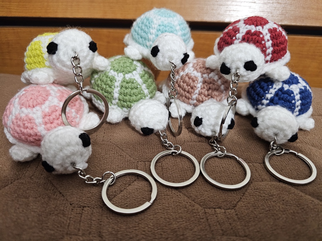 Breloc broscuță țestoasă croșetat - genți și portofele - accesorii genți - breloc - Artynos.ro