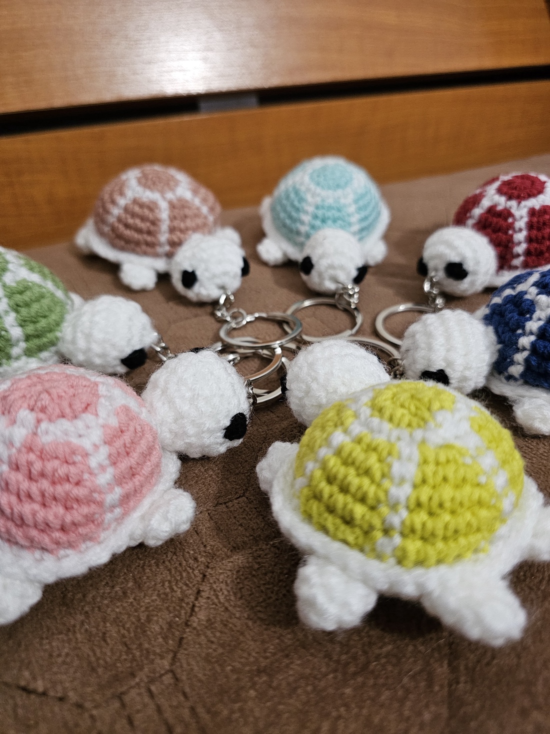 Breloc broscuță țestoasă croșetat - genți și portofele - accesorii genți - breloc - Artynos.ro