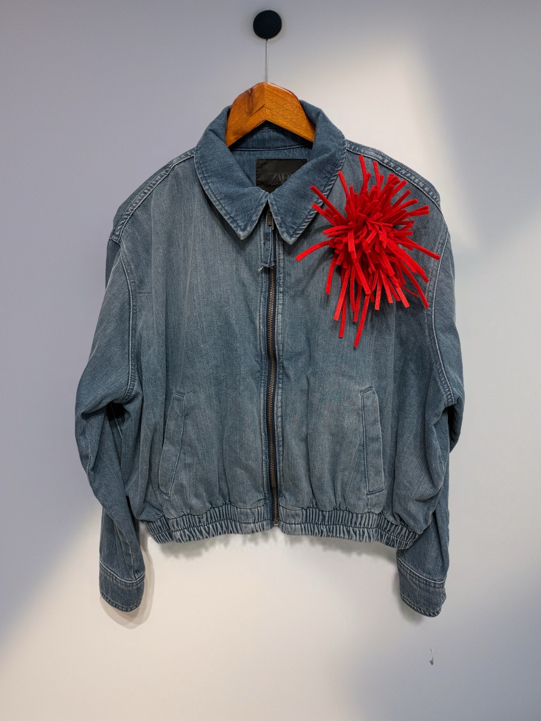 Broșă Mutzoasa roșie  - bijuterii - broșe - Artynos.ro