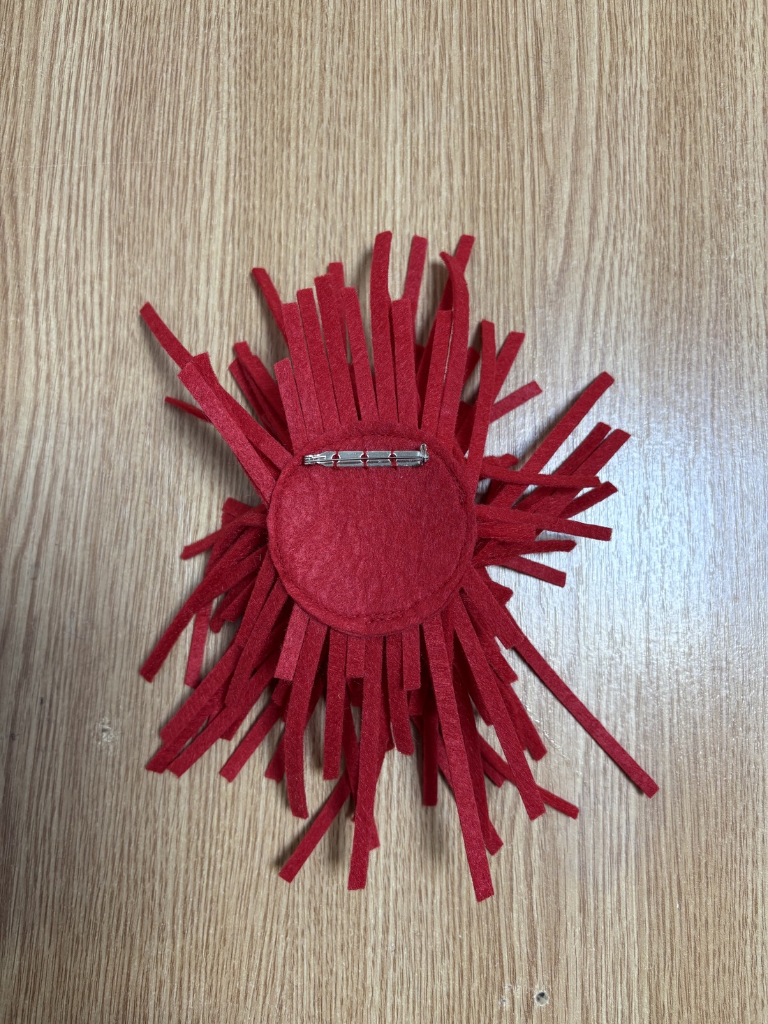 Broșă Mutzoasa roșie  - bijuterii - broșe - Artynos.ro