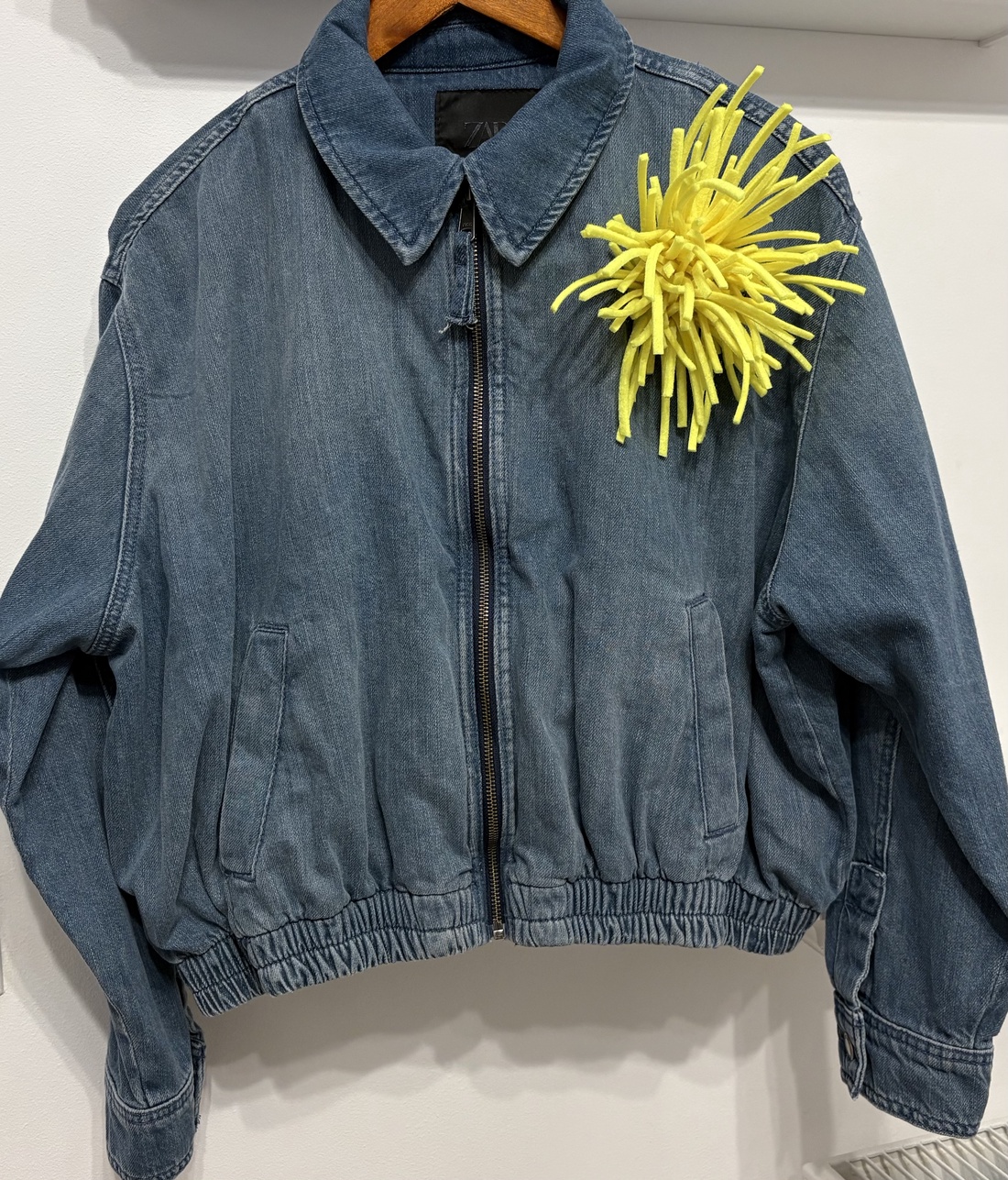 Broșă Mutzoasa galbenă  - bijuterii - broșe - Artynos.ro