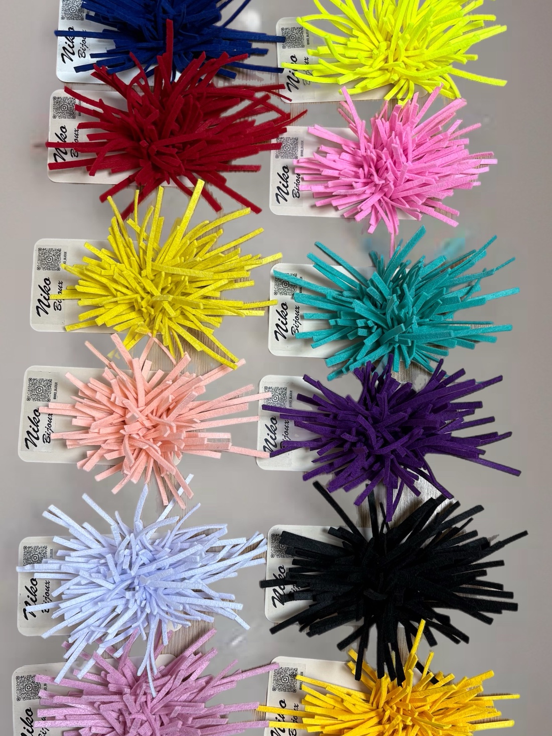 Broșă colorată  - bijuterii - broșe - Artynos.ro