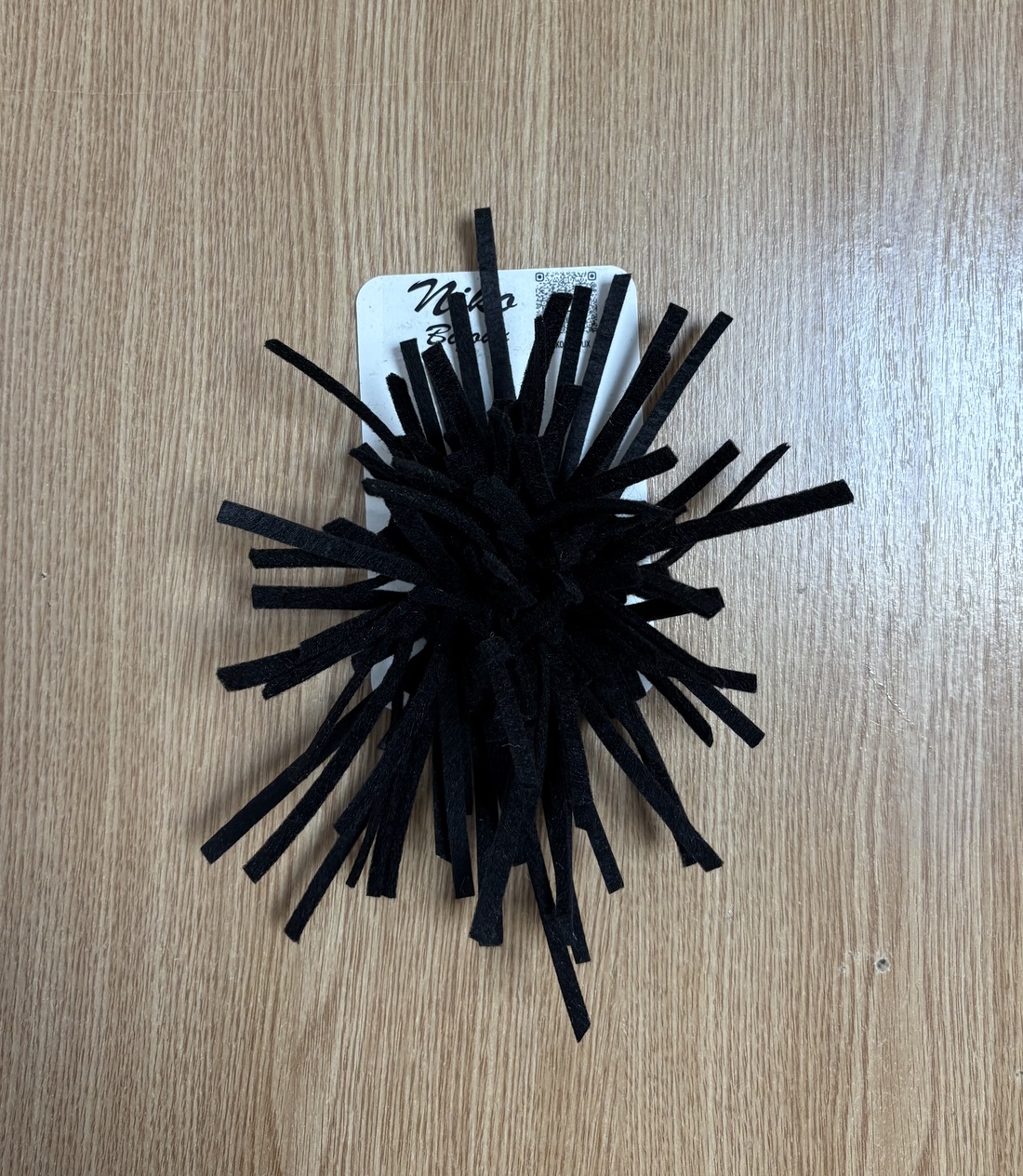 Broșă neagră - bijuterii - broșe - Artynos.ro