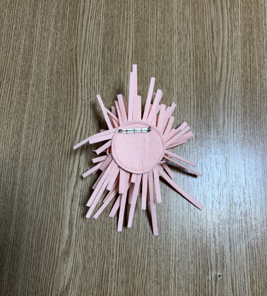 Broșă roz somon - bijuterii - broșe - Artynos.ro