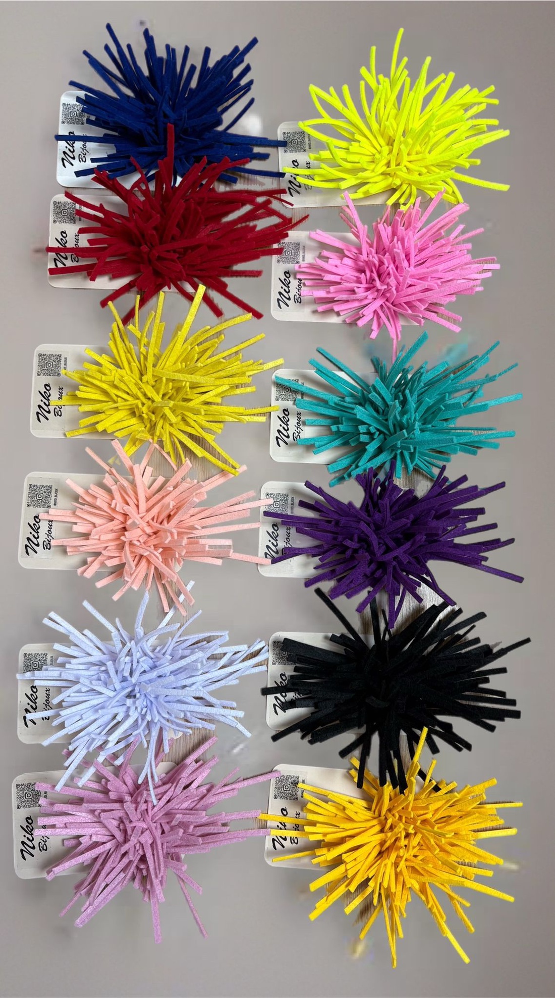 Broșă colorata - bijuterii - broșe - Artynos.ro