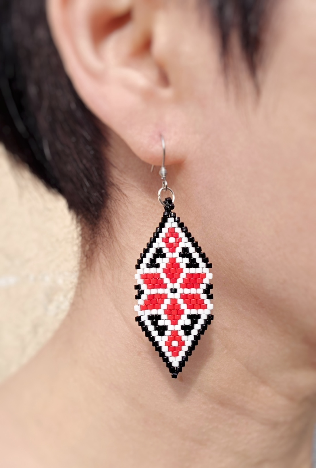 Cercei motive traditionale - bijuterii - cercei - cercei din mărgele - Artynos.ro