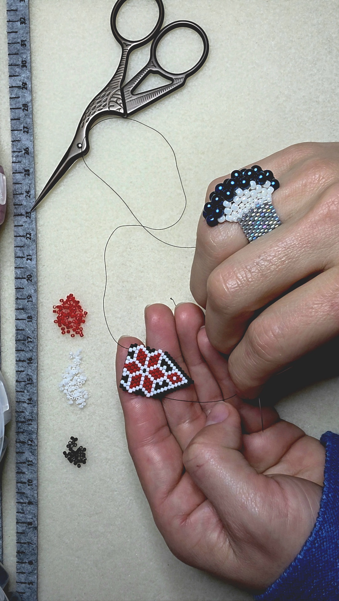 Cercei motive traditionale - bijuterii - cercei - cercei din mărgele - Artynos.ro