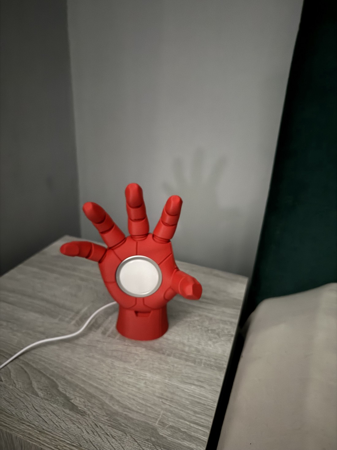Lanterna de mână Iron Man � înălțime 22 cm, design unic! -  - Artynos.ro
