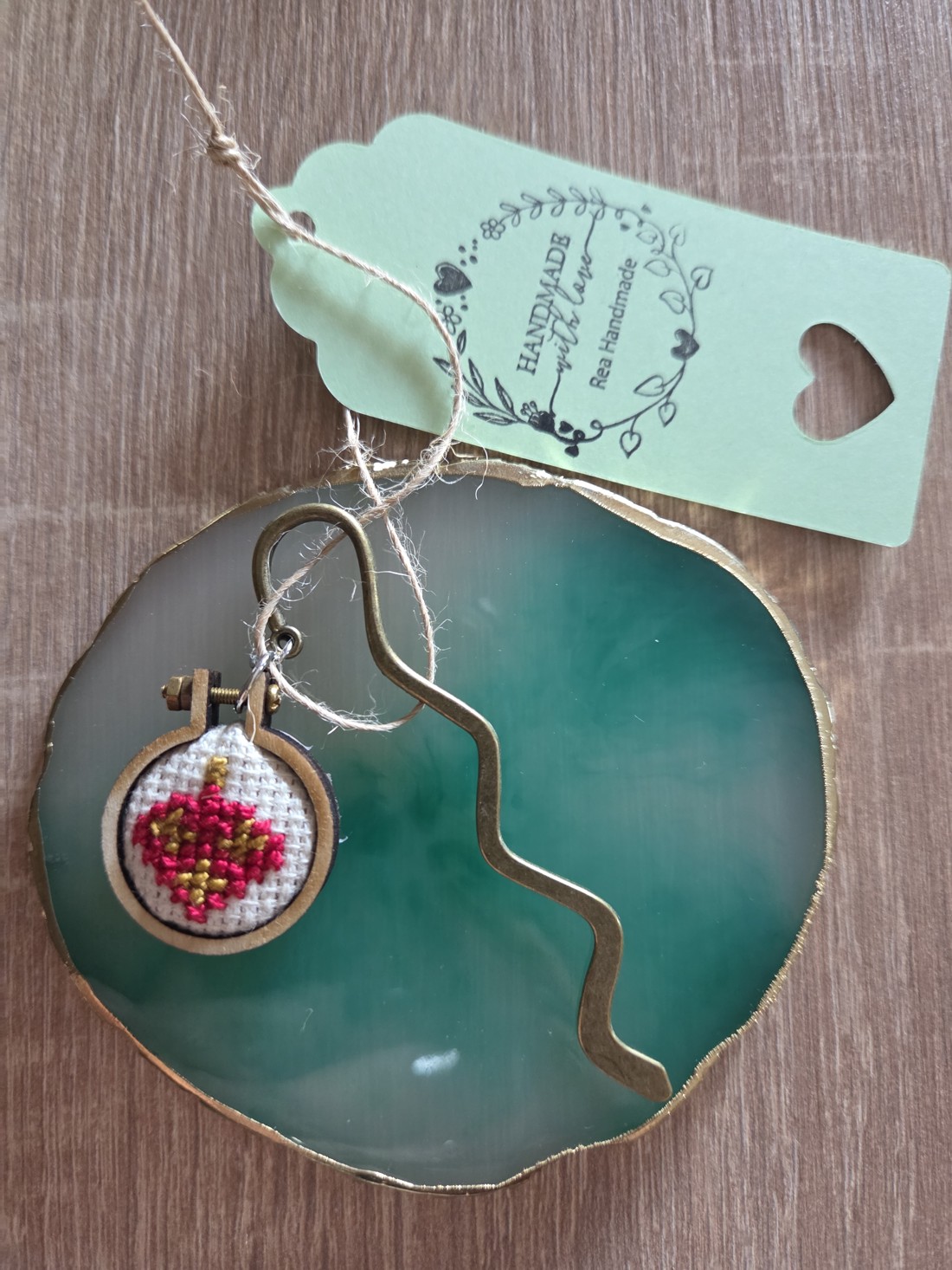 Metal marcaj ornament pom de Crăciun - cărți și creații cu tematică muzicală, cadouri - semn de carte - Artynos.ro