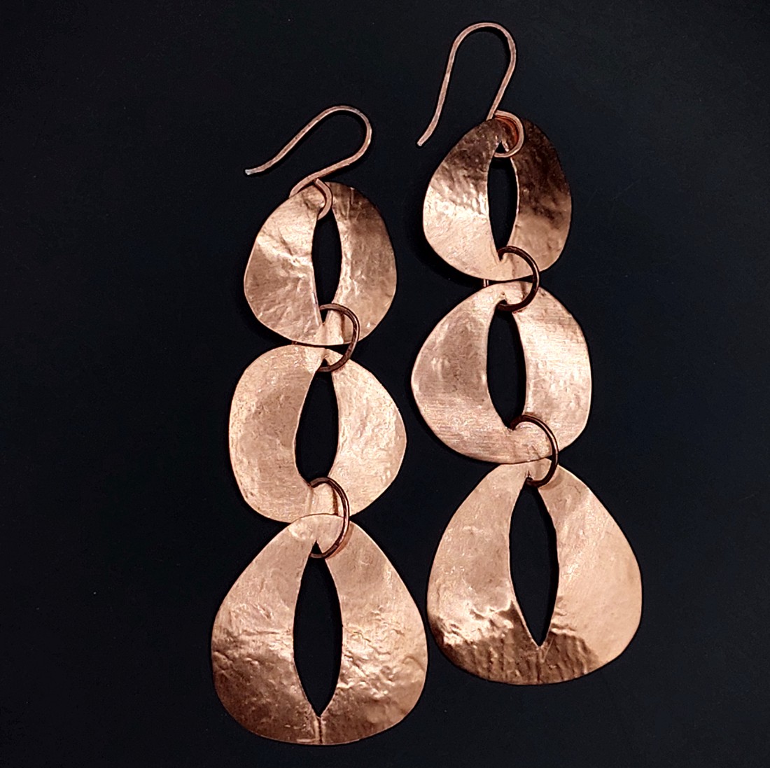 Cercei de declarație rustici din cupru - bijuterii - cercei hoops - Artynos.ro Cercei de declarație rustici din cupru - bijuterii - cercei hoops - Artynos.ro