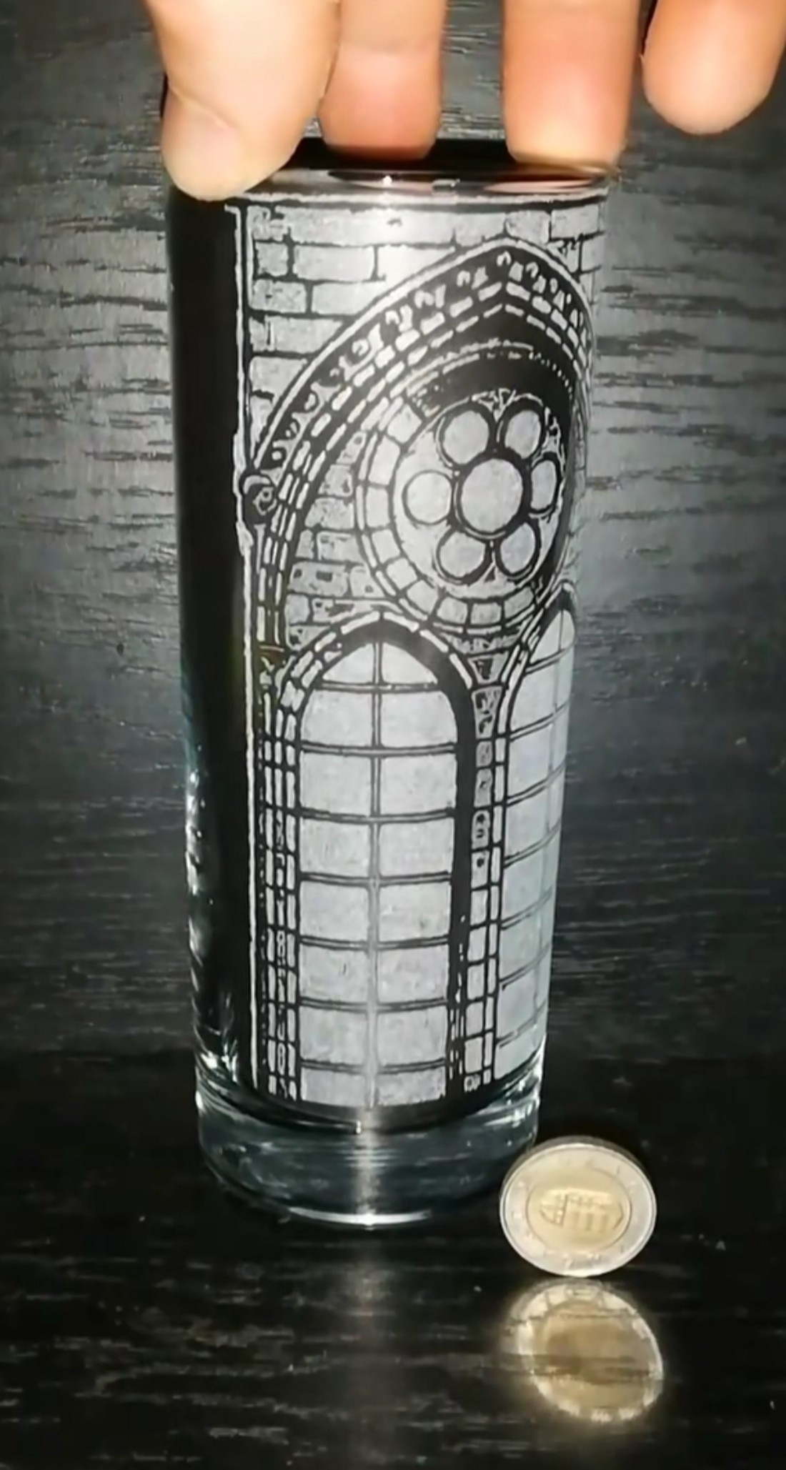 Pahar cu model de fereastră gotică  -  - Artynos.ro