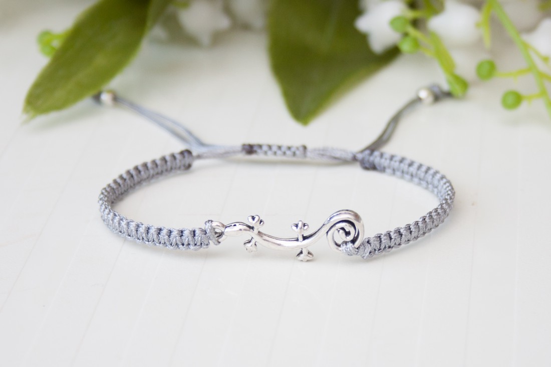 Brățară macramé împletită - Lizard grey - - Artynos.ro Brățară macramé împletită - Lizard grey - - Artynos.ro